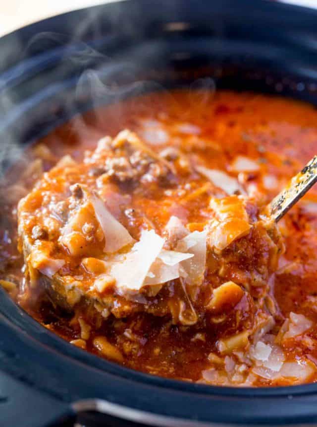 Slow Cooker Lasagna Soup with all the classic flavors of lasagna with all the warming flavors of soup. Just set it and forget it, serve with garlic bread!